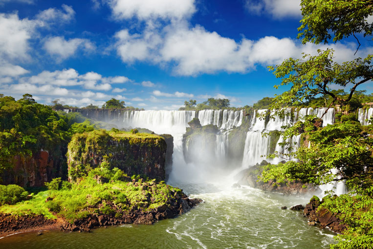 Iguassu-Falls-Fotolia_43312