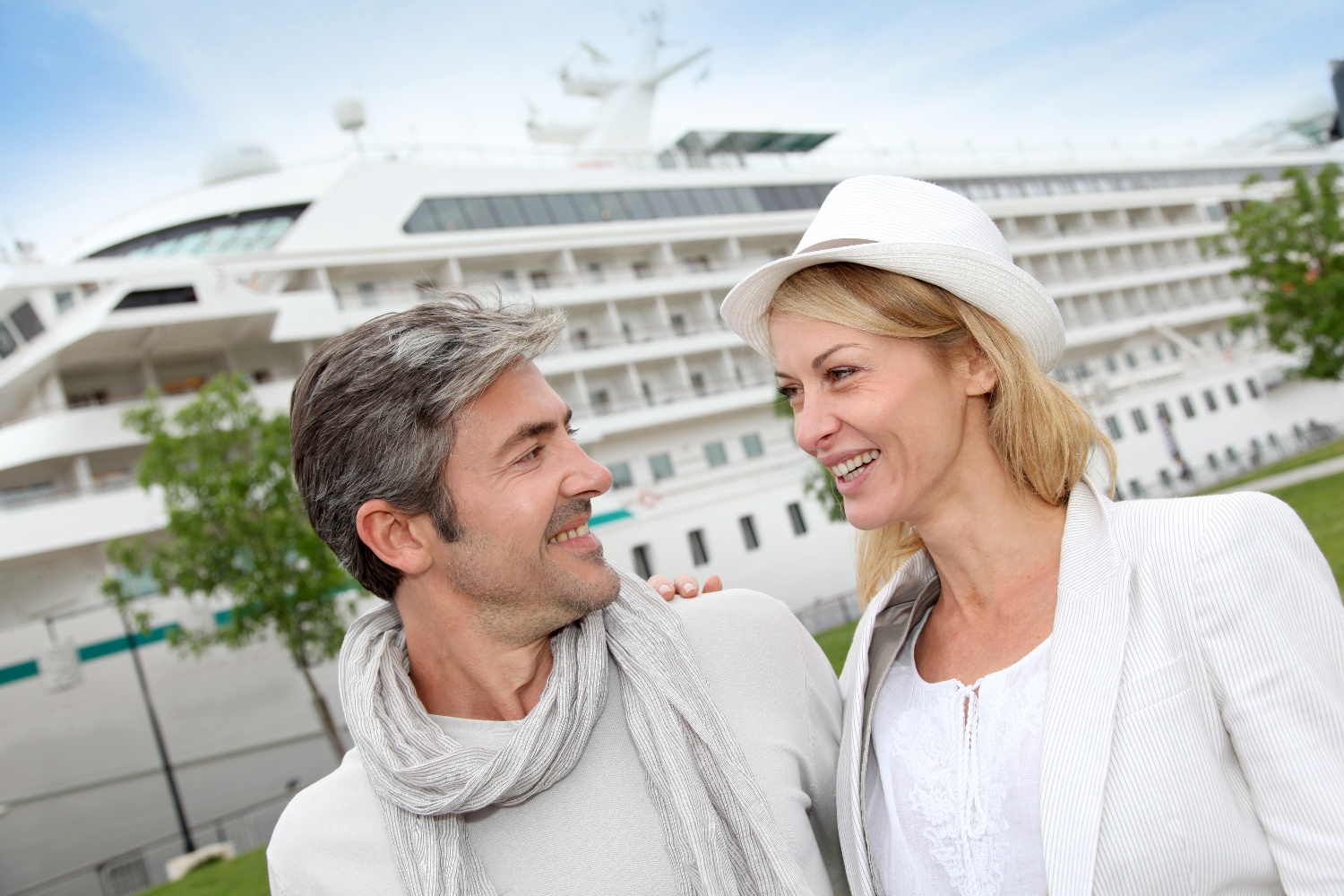 cruise couple shutterstock_104530715-1