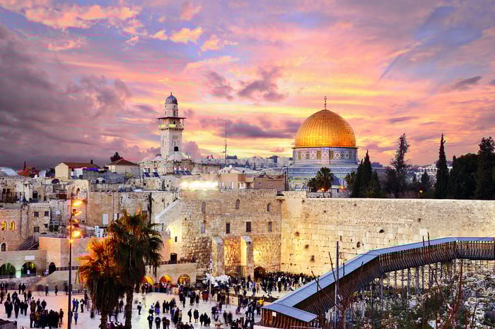 Old City at he Western Wall and Temple Mount in Jerusalem shutterstock_148478216 1500x1000